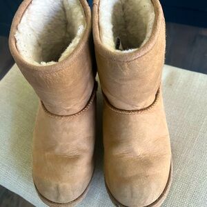 Ugg kids classic short boots